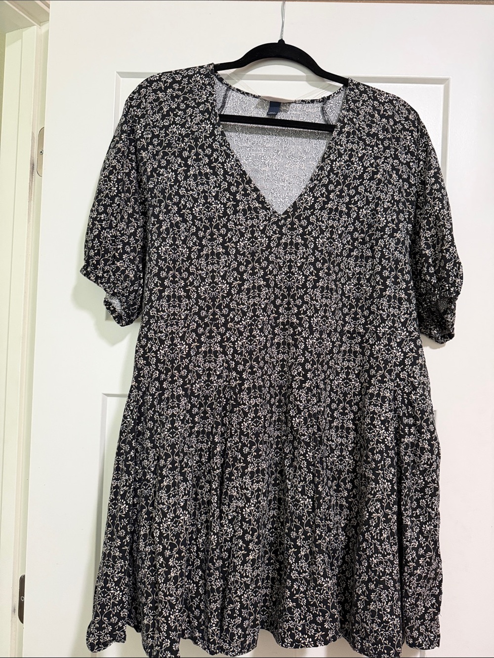 Universal Thread Black and White Floral Midi Dress